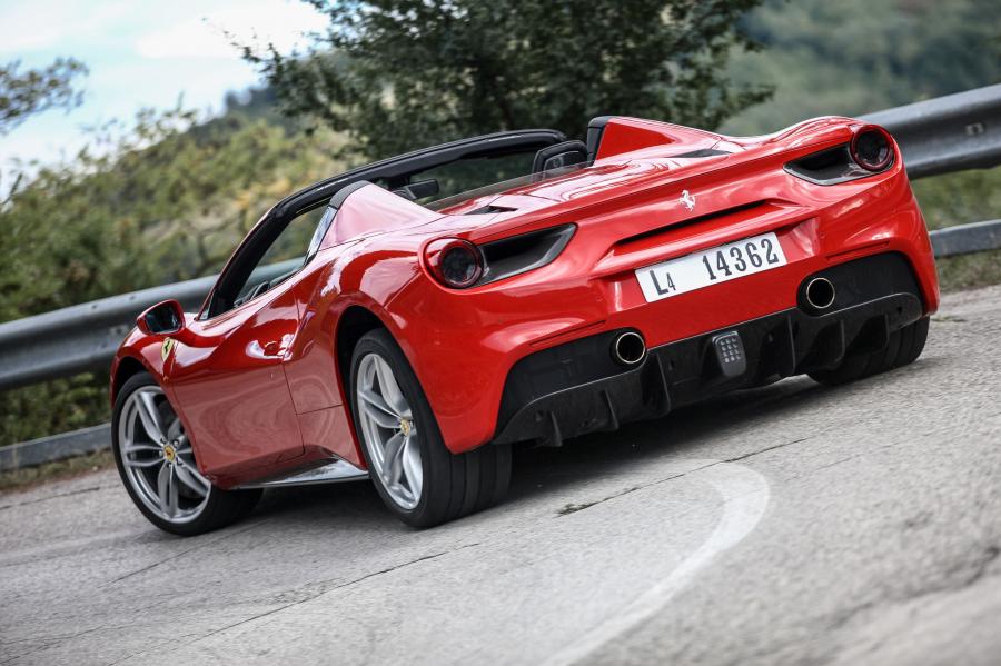  Ferrari 488 Spider 2016 года  (фото 64 из 70)